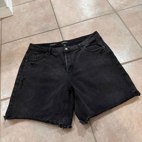 wild fable Women's Short Jean Black Size 12 - Picture 1 of 3